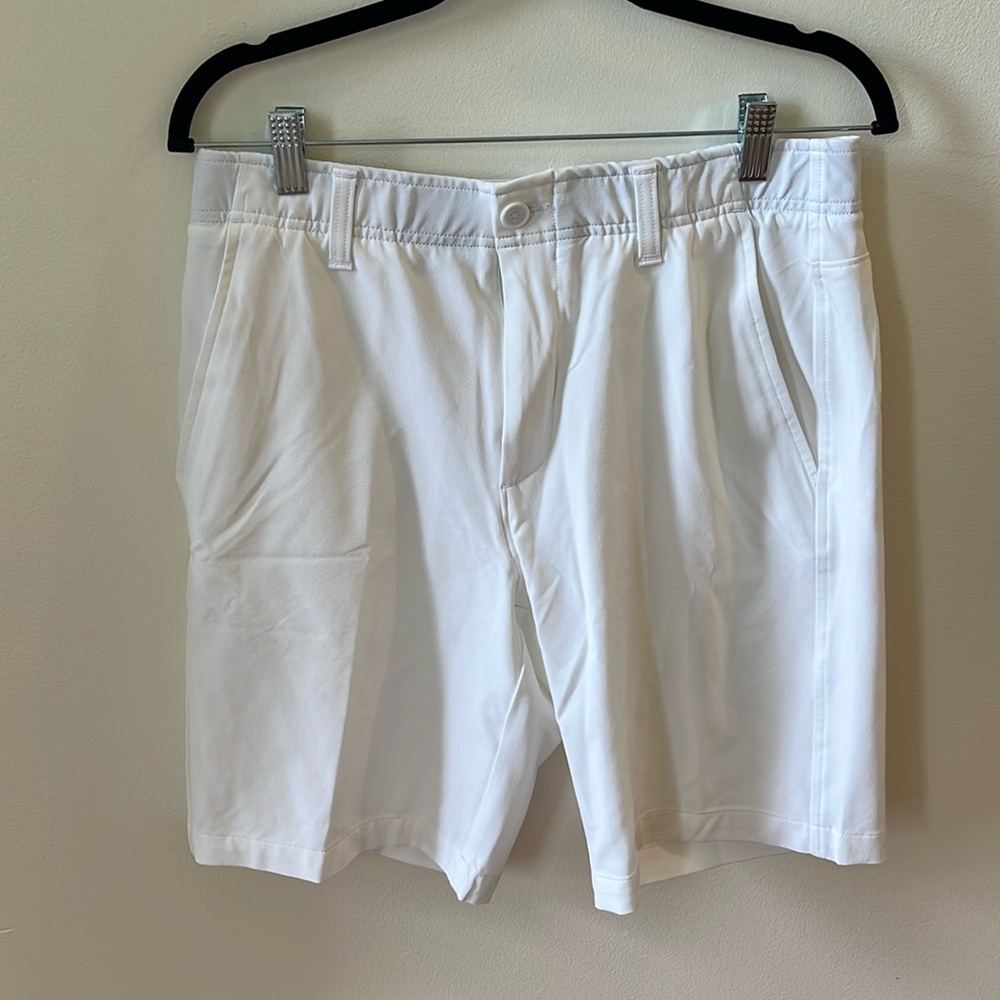 Men’s Under Armour White Golf Shorts Size 32
